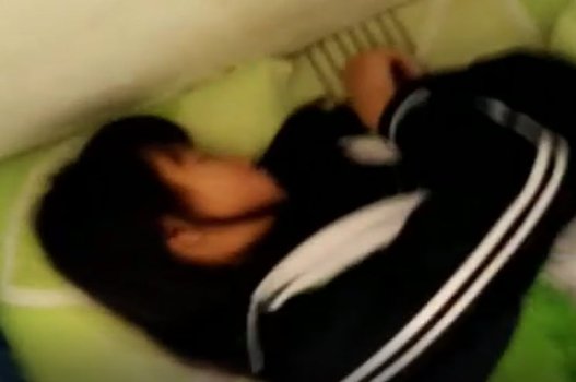 Bắt bạn học quan hệ khi nhà trống người