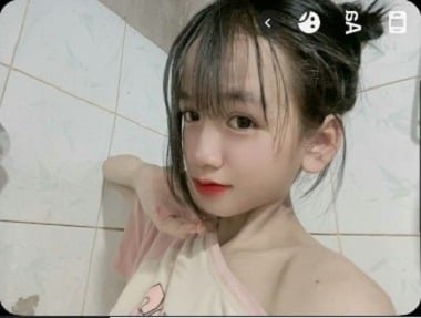 Bé Mai Nhi còn trẻ nhưng thích làm tình